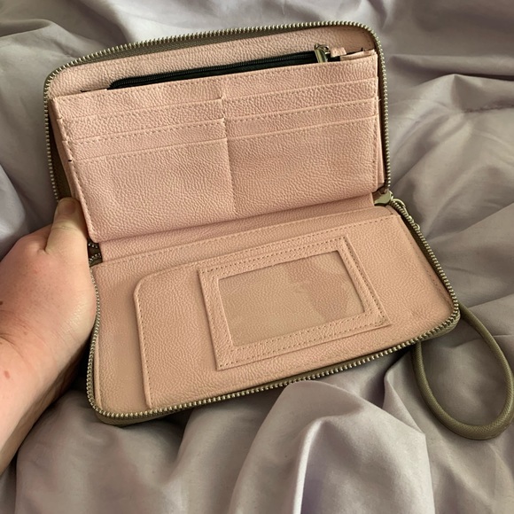 ❌SOLD❌ Betsey Johnson Wallet Lot (5 Wallets) - Picture 8 of 15